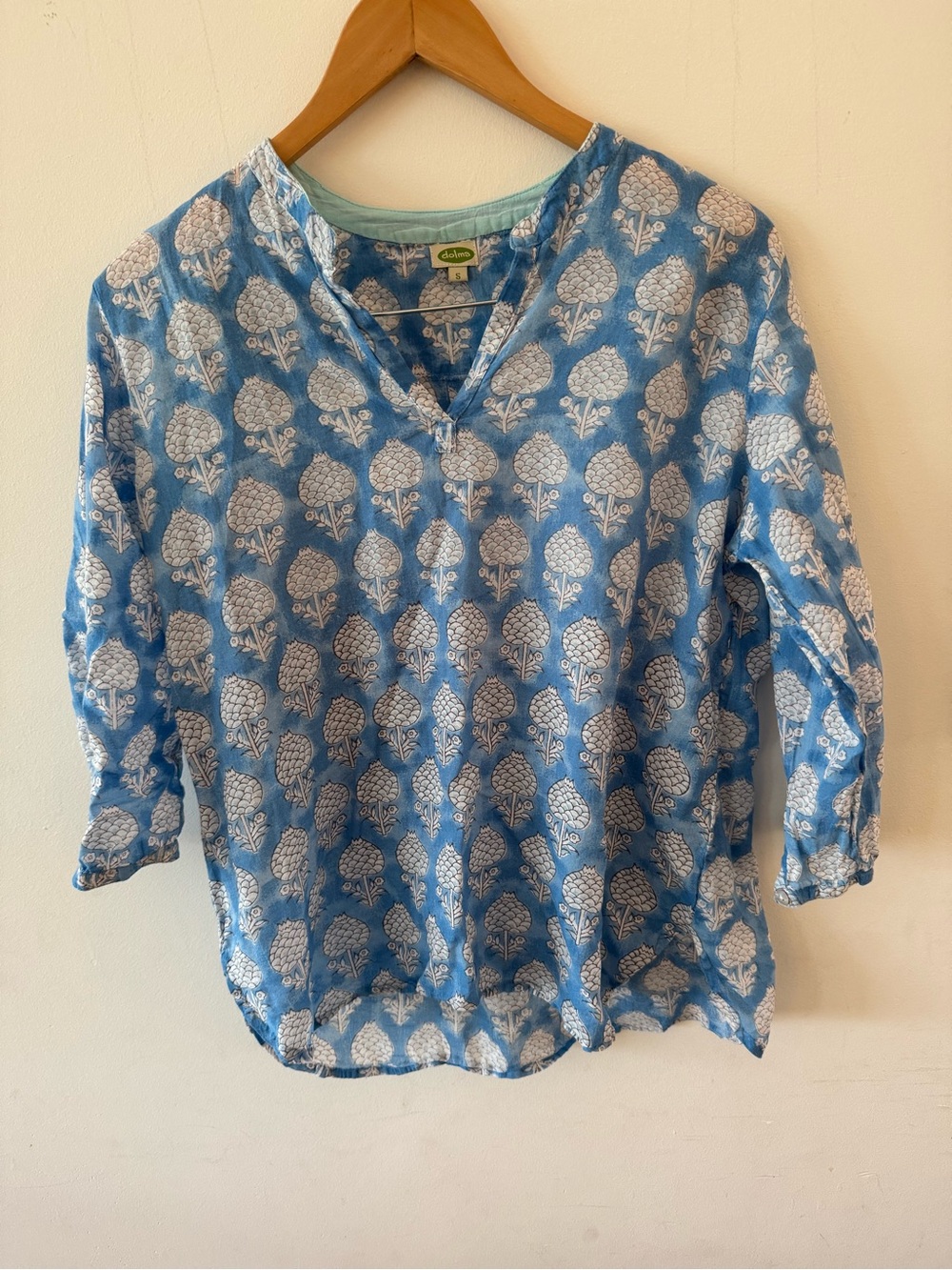 Blue Floral Block Print Print V-Neck Women's Tunic Blouse, Small
